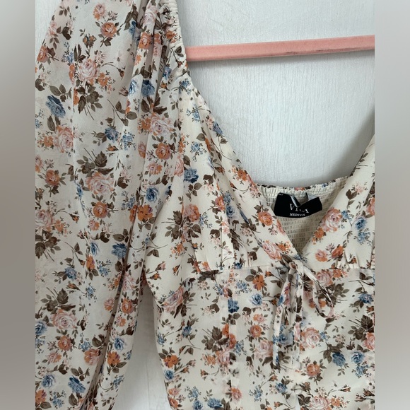 Vici FLORAL BUTTON DOWN TOP- IVORY/OLIVE with pink and blue flowers - Picture 6 of 10